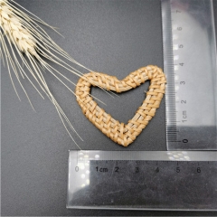 Heart-shaped rattan belt buckle