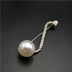 fashion elegant pearl brooch 2021