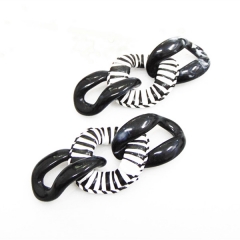 Fashion black plastic black alternating with white rattan circle short chain clothing chain